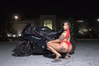 Sexy Slim Thick Lightskin, Wet Pussy Pretty Face Come Experience👅😩 - Image 2