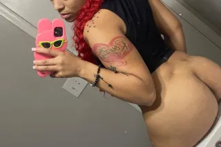 Sexy Slim Thick Lightskin, Wet Pussy Pretty Face Come Experience👅😩 - Image 4