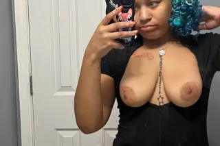 Sexy Slim Thick Lightskin, Wet Pussy Pretty Face Come Experience👅😩 - Image 5