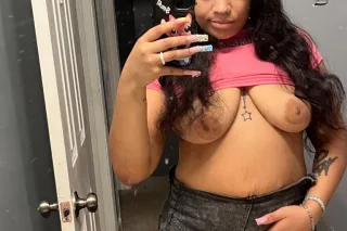 Sexy Slim Thick Lightskin, Wet Pussy Pretty Face Come Experience👅😩 - Image 6