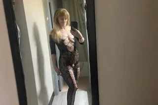Blonde Bombshell MILF Alexis Awaiting Incalls - Image 2